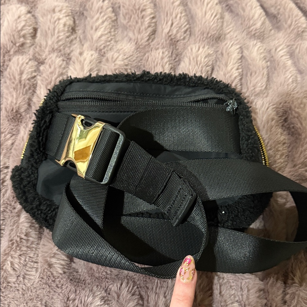 Lululemon Black Fleece Belt Bag - Picture 7 of 8